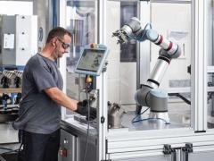 Universal Robots lance un cobot pour charge lourde, destin� � l�automatisation collaborative